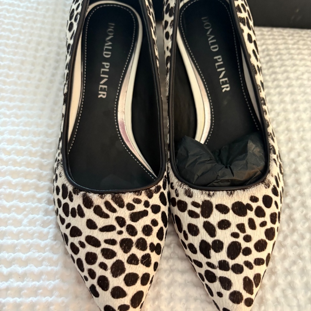 Donald Pliner Cow Hide pumps - Picture 2 of 6